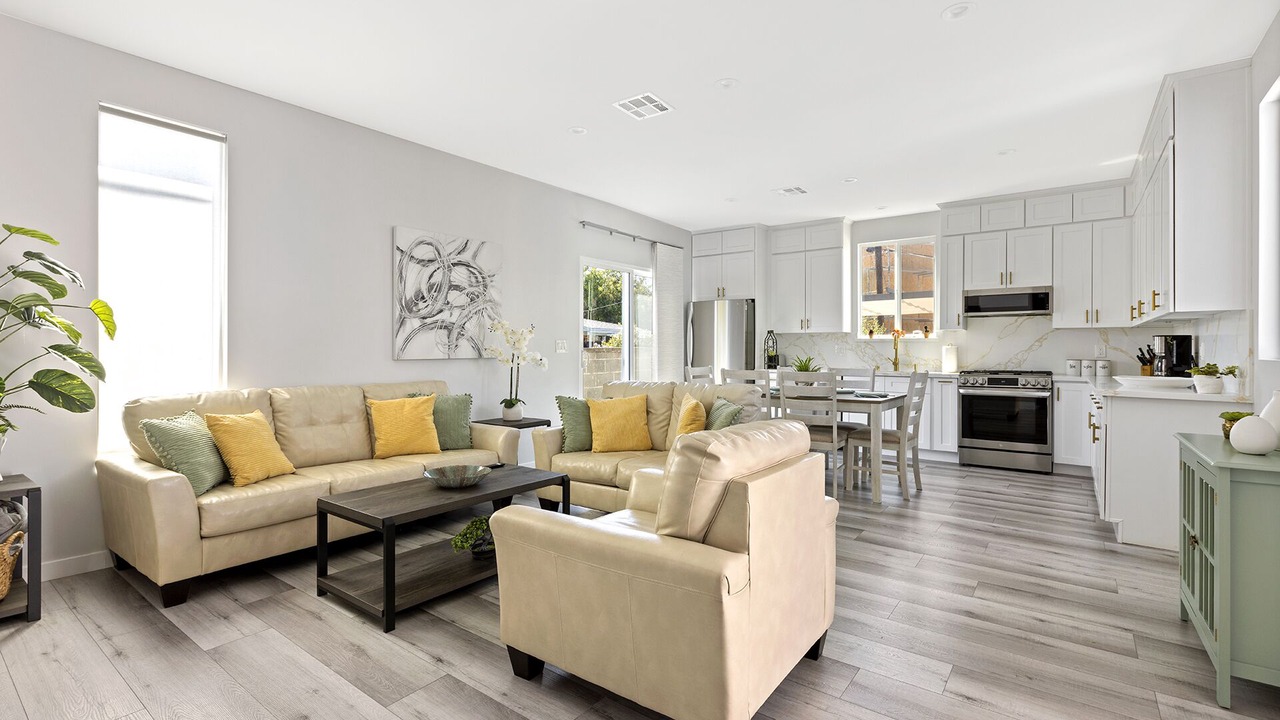 Photo of Livingroom in Valley Glen