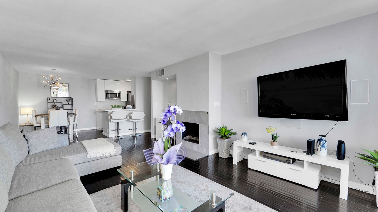 Photo of Livingroom in Beverly Grove