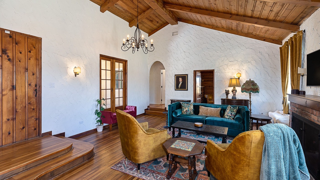 Photo of Livingroom in Los Alamos