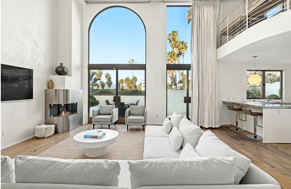 Photo of Livingroom in Downtown