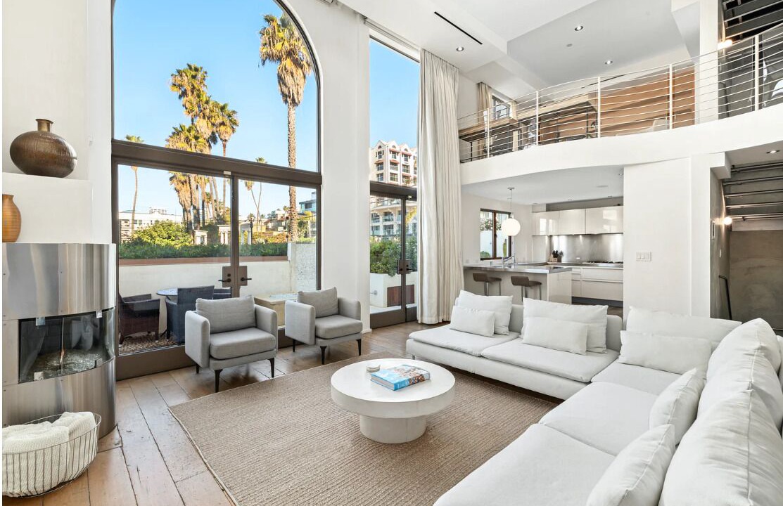 Photo of Livingroom in Downtown
