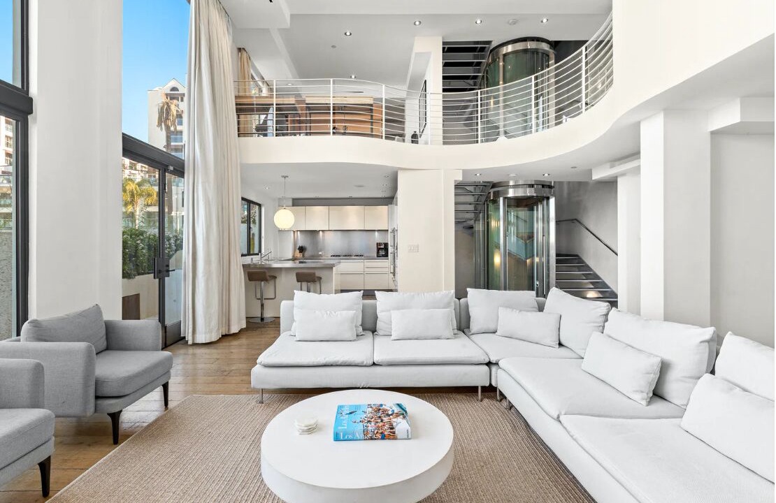 Photo of Livingroom in Downtown
