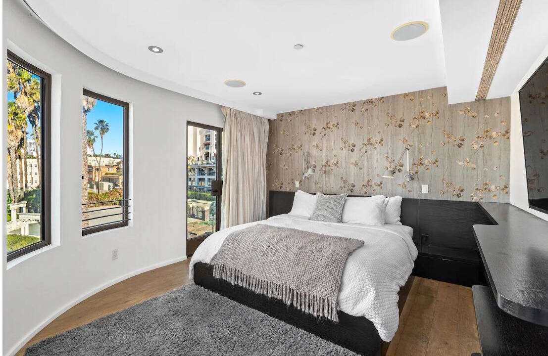Photo of Bedroom in Downtown