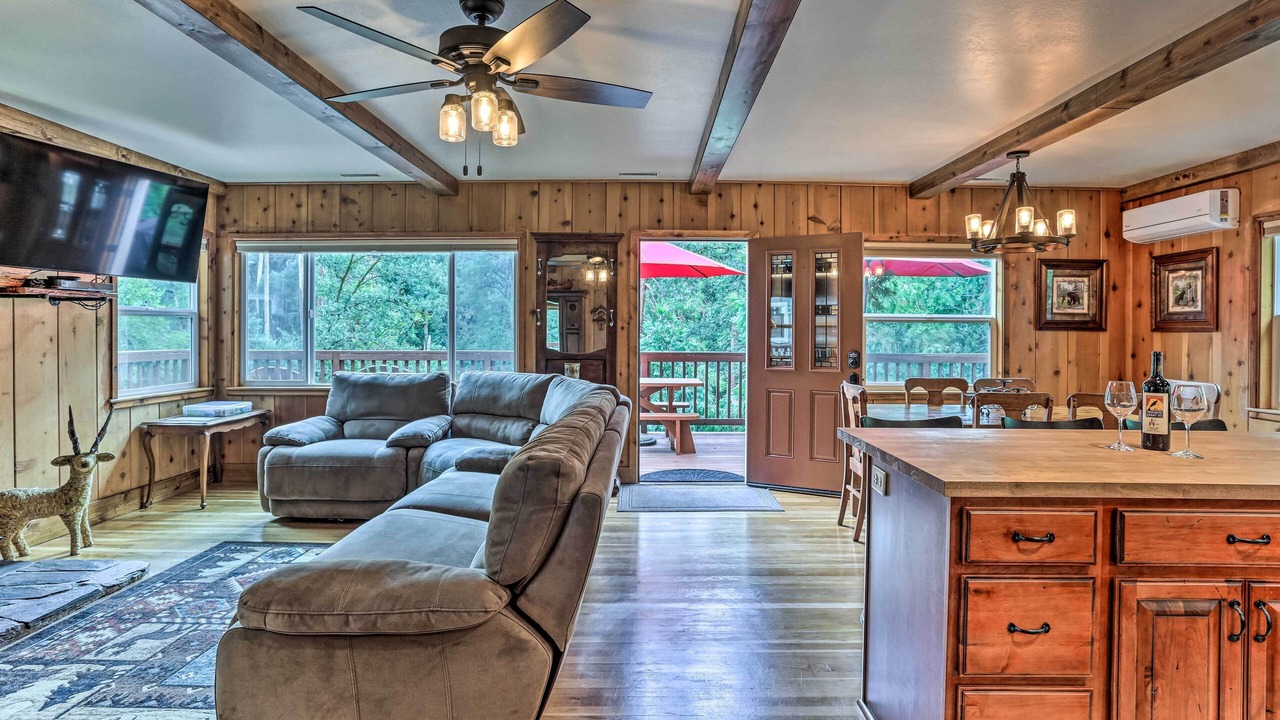 Photo of Livingroom in Oakhurst