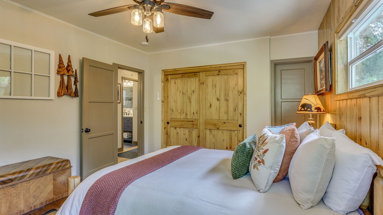 Photo of Bedroom in Oakhurst