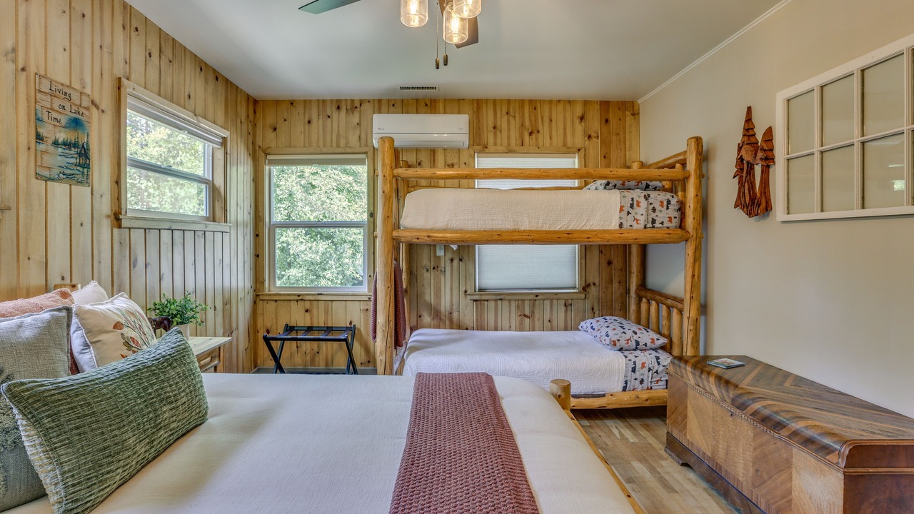 Photo of Bedroom in Oakhurst