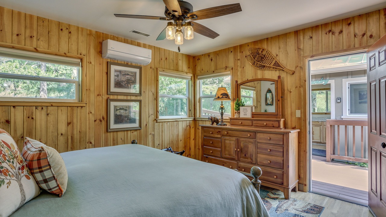 Photo of Bedroom in Oakhurst