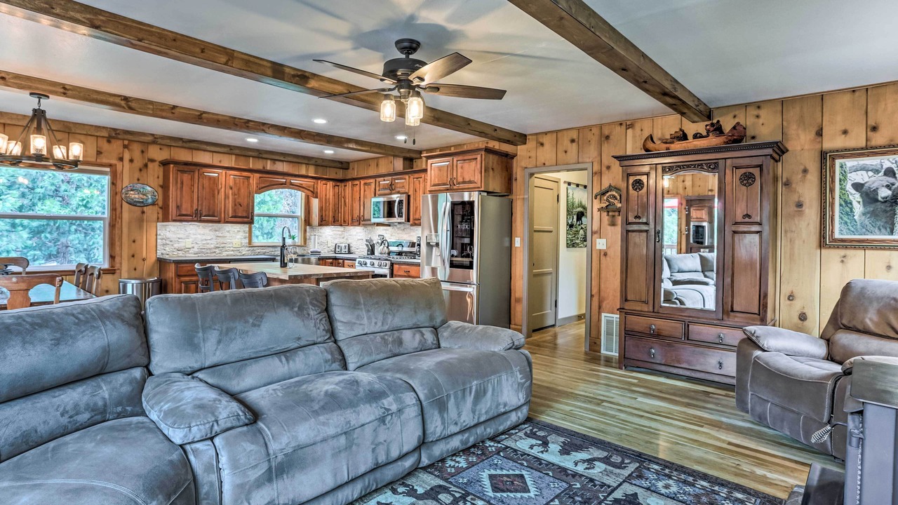 Photo of Livingroom in Oakhurst