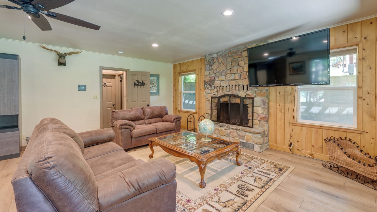 Photo of Livingroom in Oakhurst