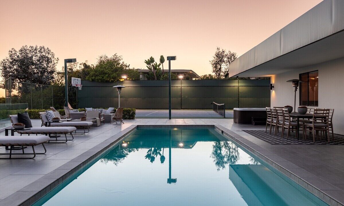 Photo of Outdoor in Trousdale Estates