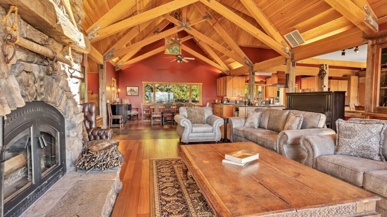 Photo of Livingroom in Palomar Mountain