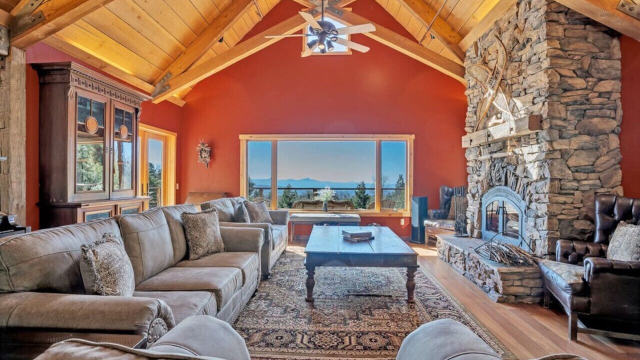 Photo of Livingroom in Palomar Mountain