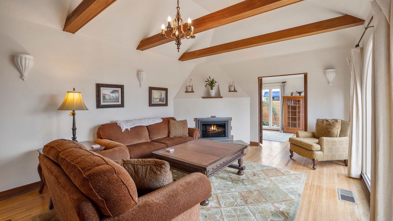 Photo of Livingroom in Cardiff-by-the-Sea