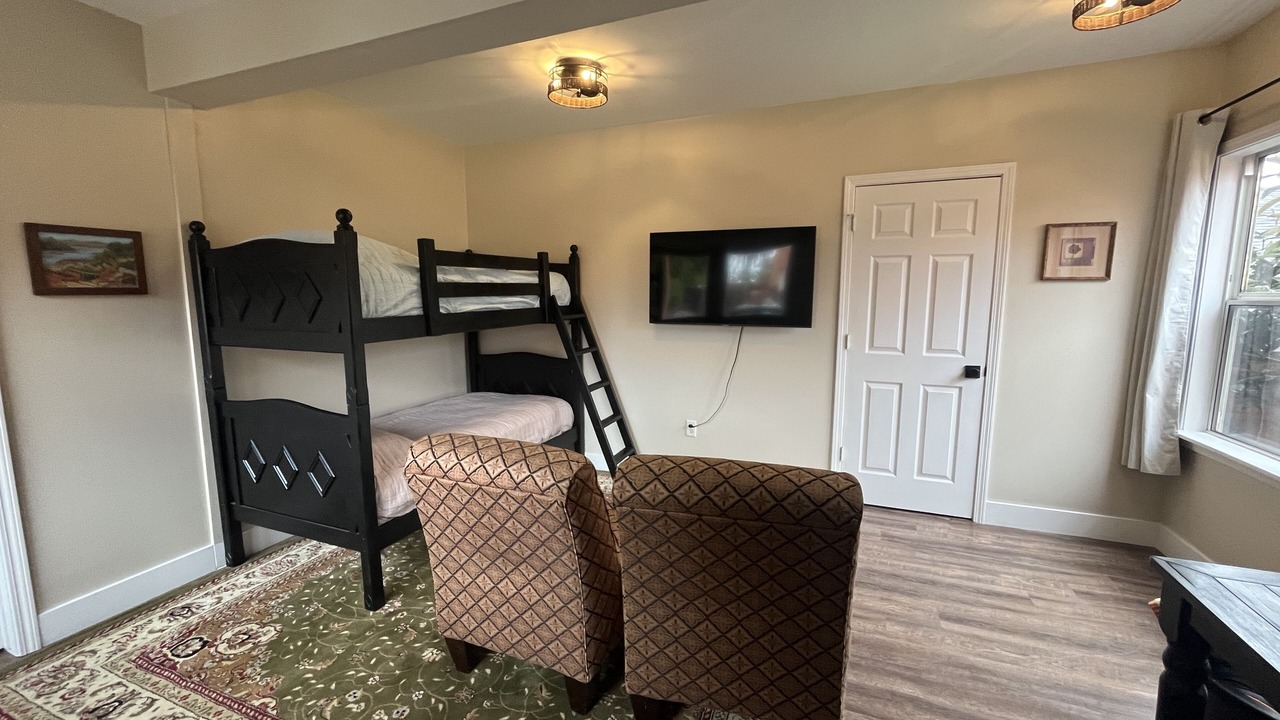 Photo of Bedroom in Cardiff-by-the-Sea