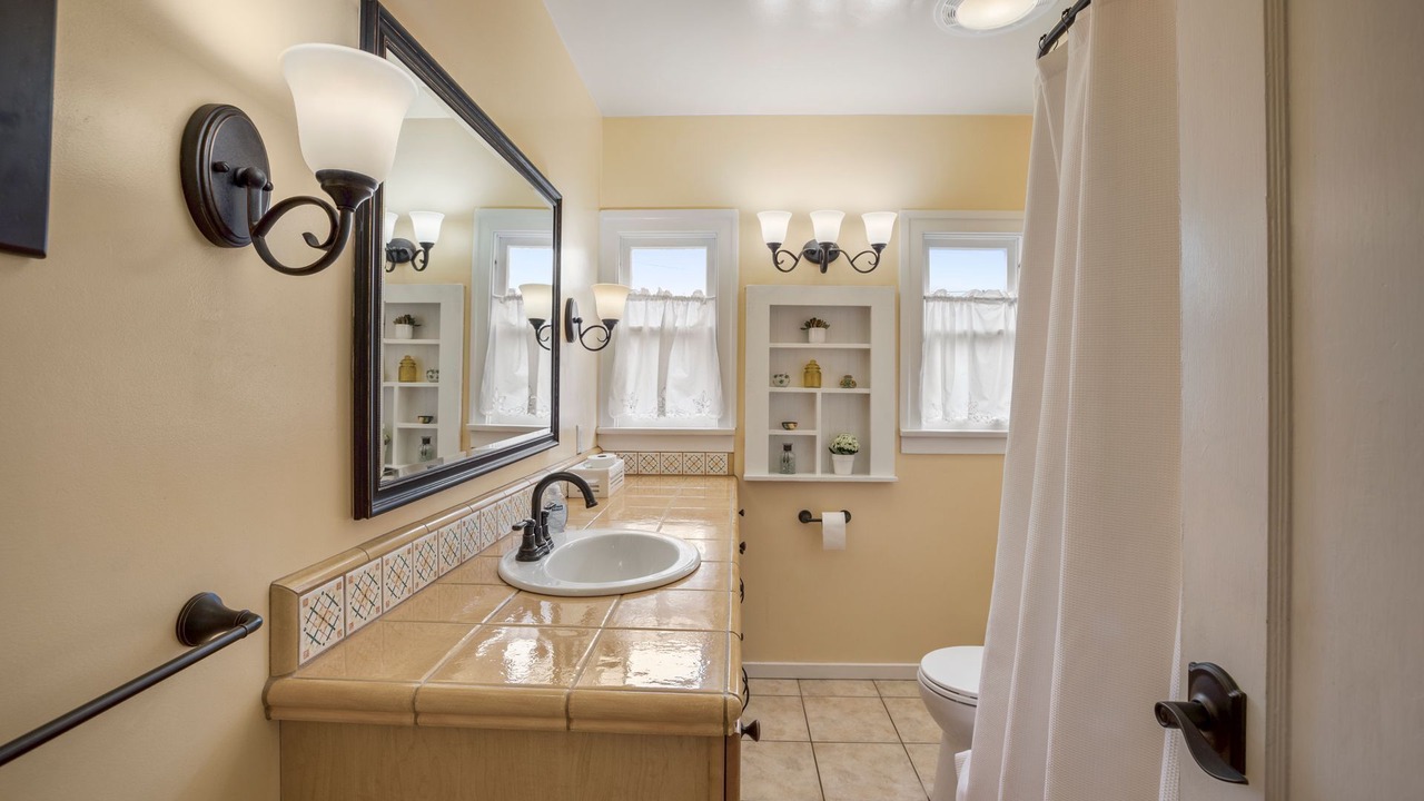 Photo of Bathroom in Cardiff-by-the-Sea