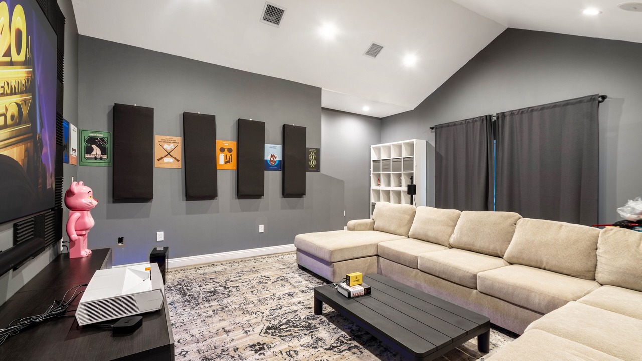 Photo of Livingroom in North Hills