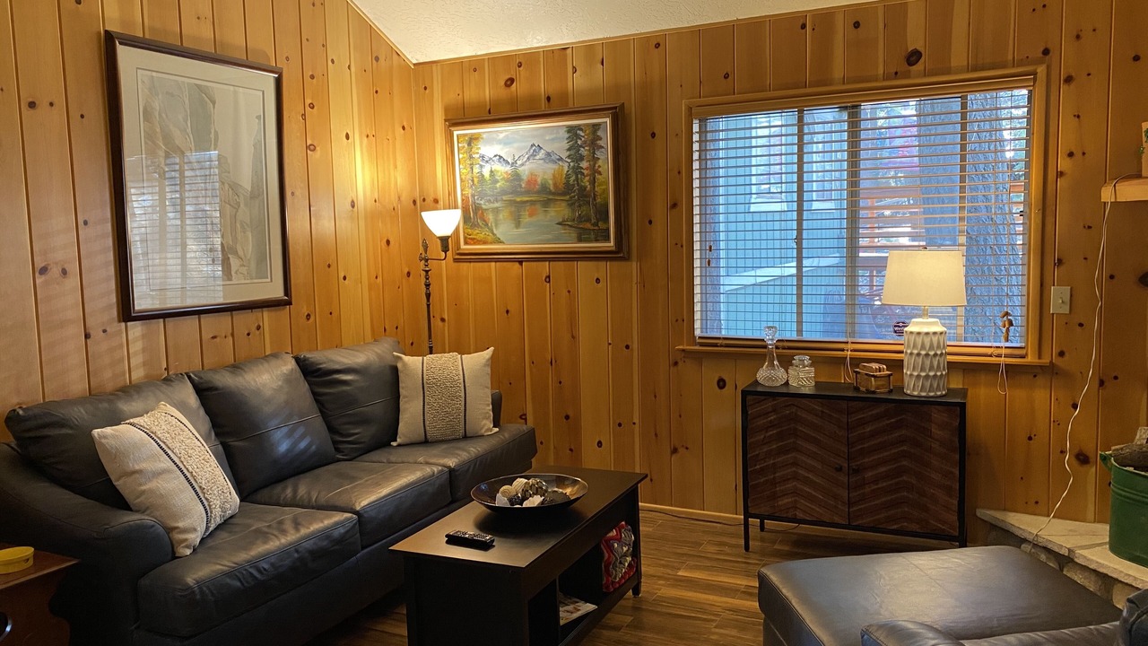 Photo of Livingroom in Arrowhead Villas