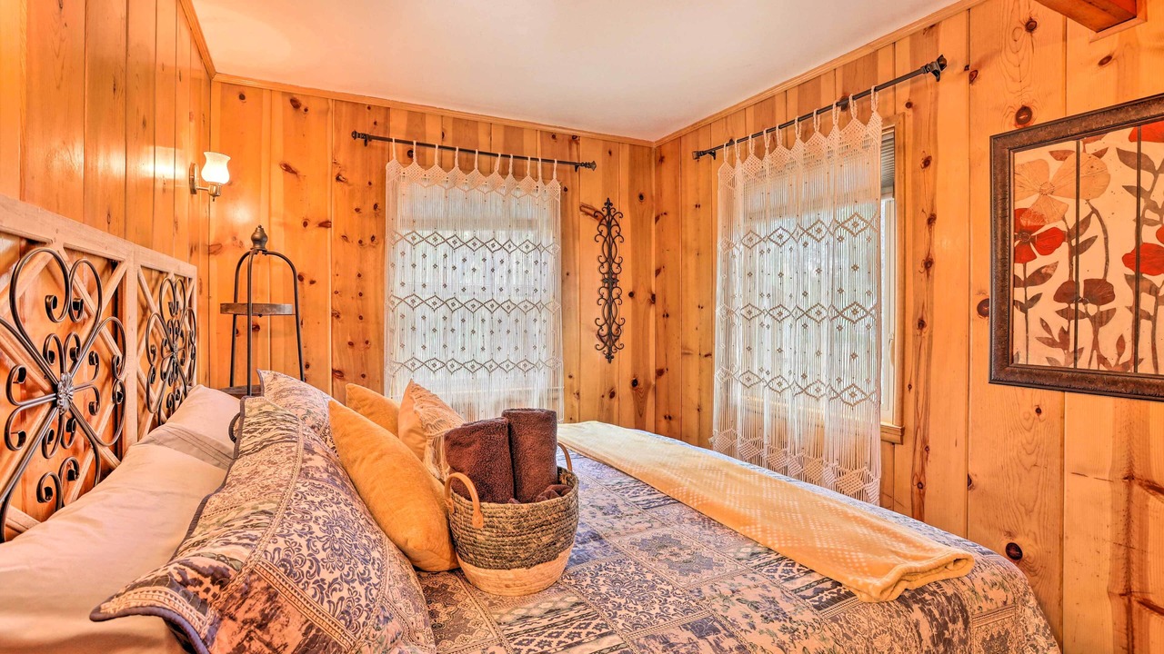 Photo of Bedroom in Wrightwood