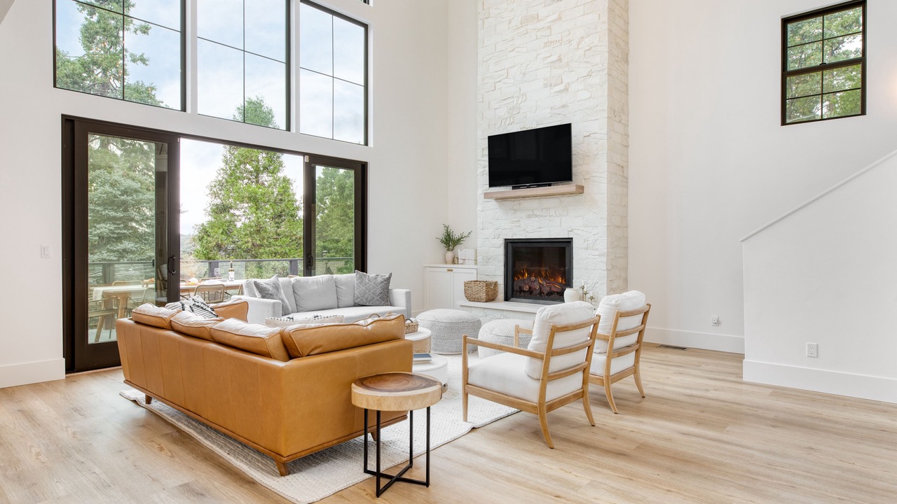 Photo of Livingroom in Lake Arrowhead