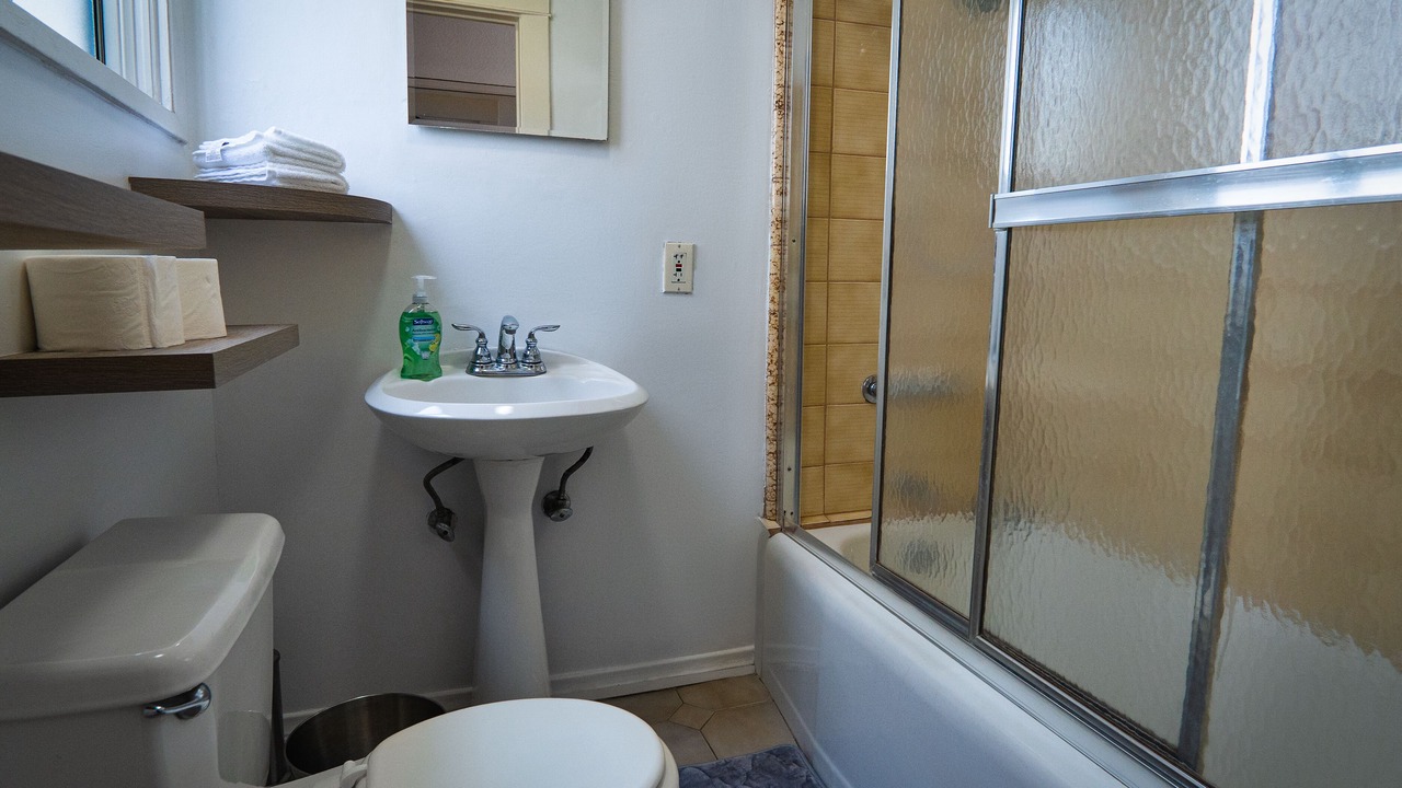 Photo of Bathroom in Mid-Wilshire