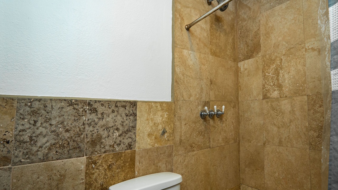 Photo of Bathroom in Mid-Wilshire