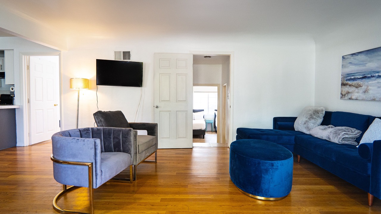 Photo of Livingroom in Mid-Wilshire