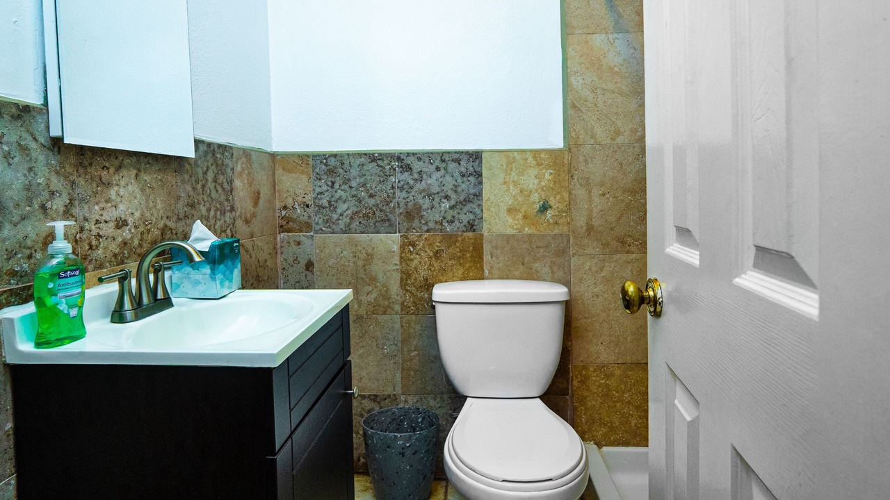 Photo of Bathroom in Mid-Wilshire