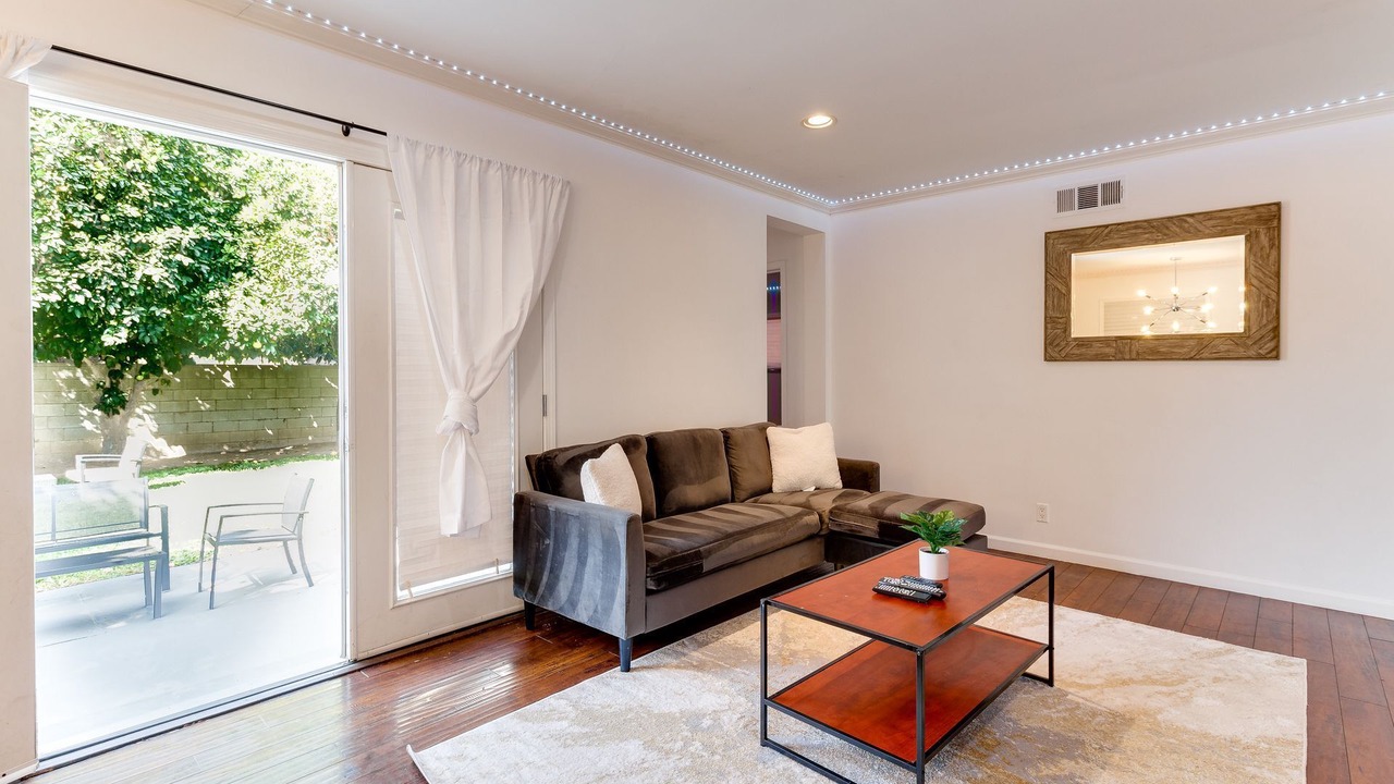 Photo of Livingroom in Reseda