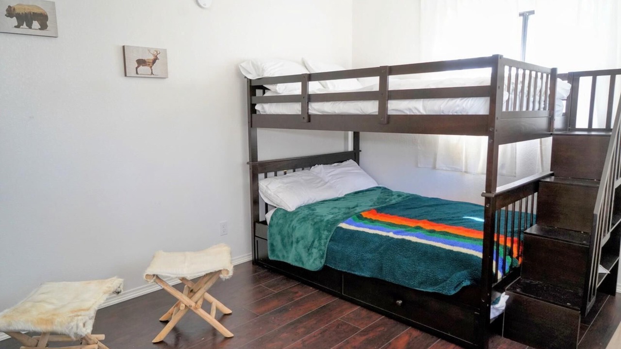 Photo of Bedroom in Yosemite Lakes