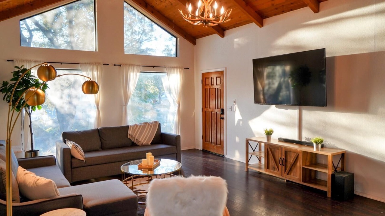 Photo of Livingroom in Yosemite Lakes