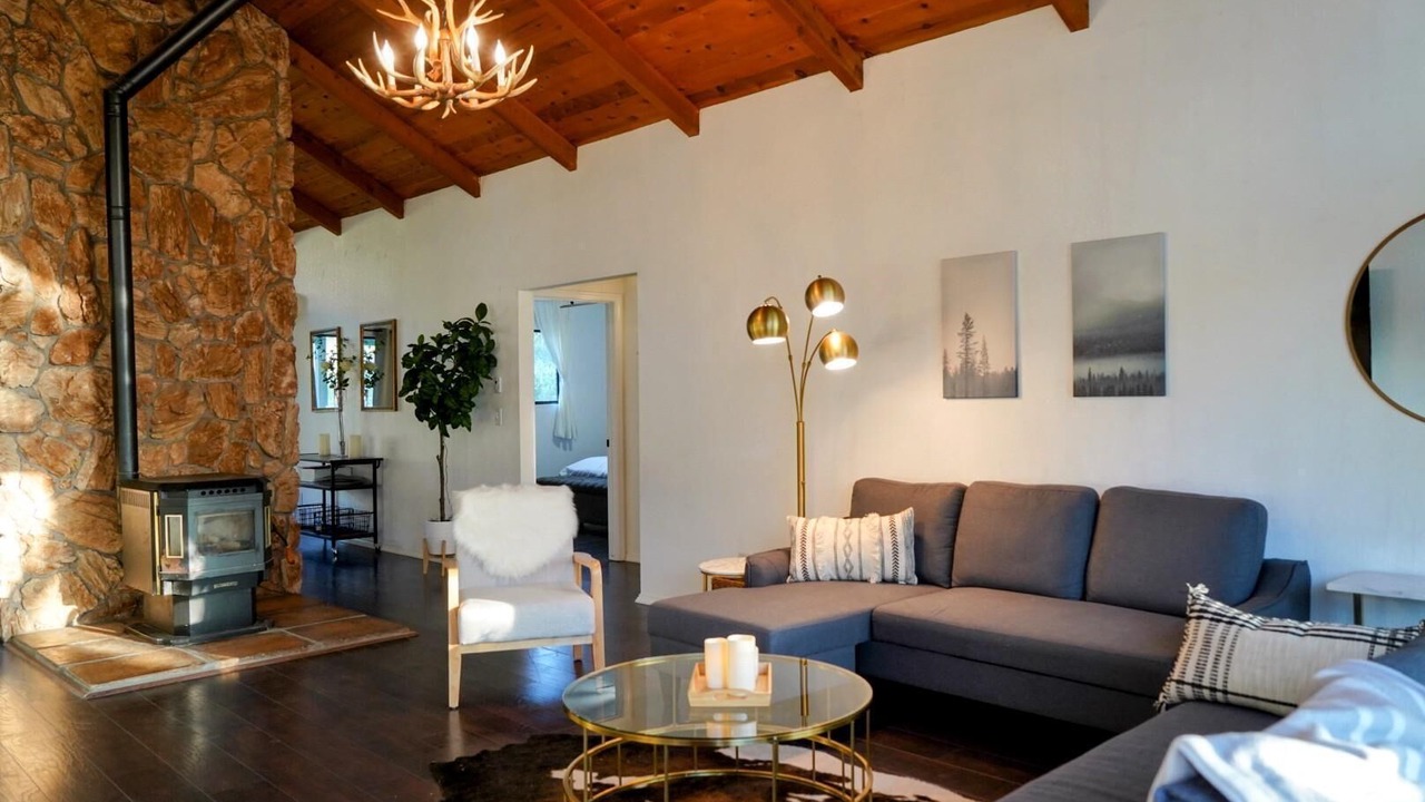 Photo of Livingroom in Yosemite Lakes
