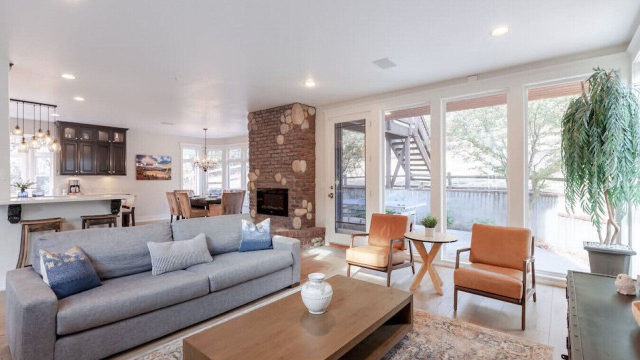 Photo of Livingroom in Lake Arrowhead