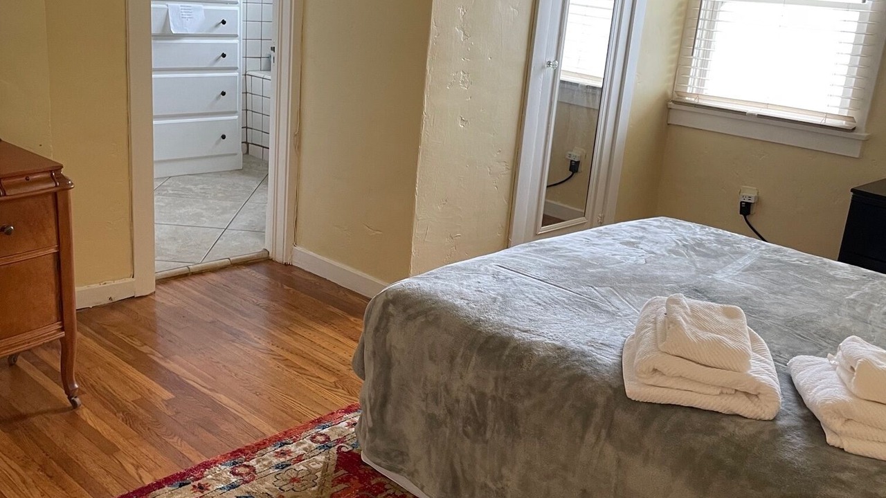 Photo of Bedroom in Downtown Riverside