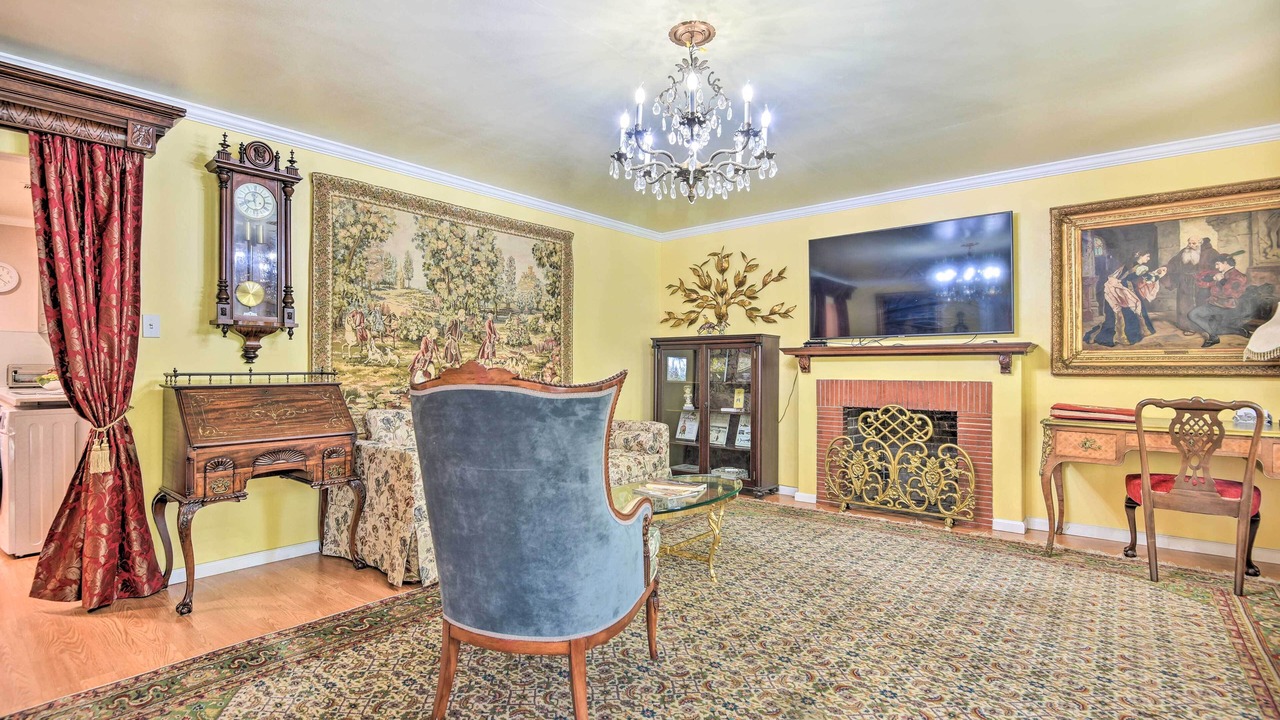 Photo of Livingroom in North Central
