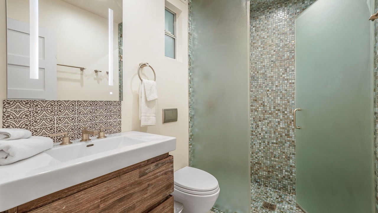 Photo of Bathroom in Marina Peninsula