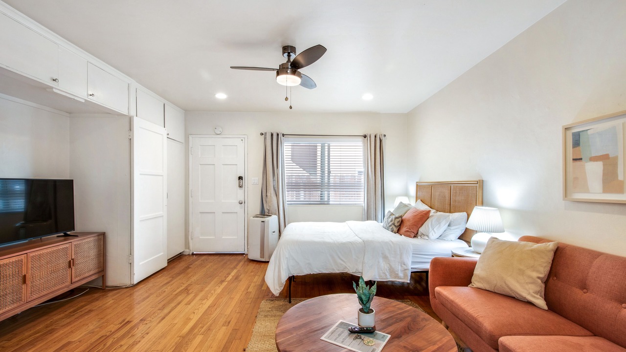 Photo of Bedroom in Belmont Shore