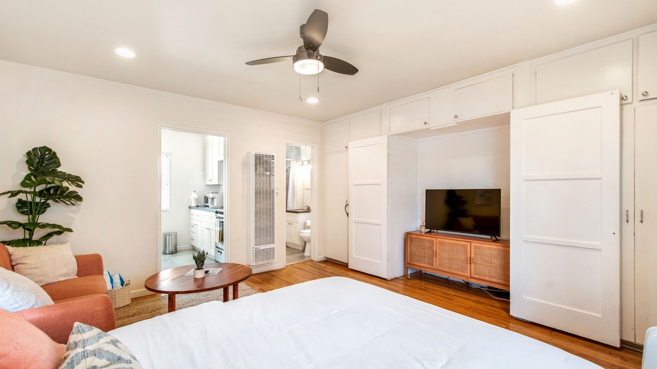 Photo of Bedroom in Belmont Shore