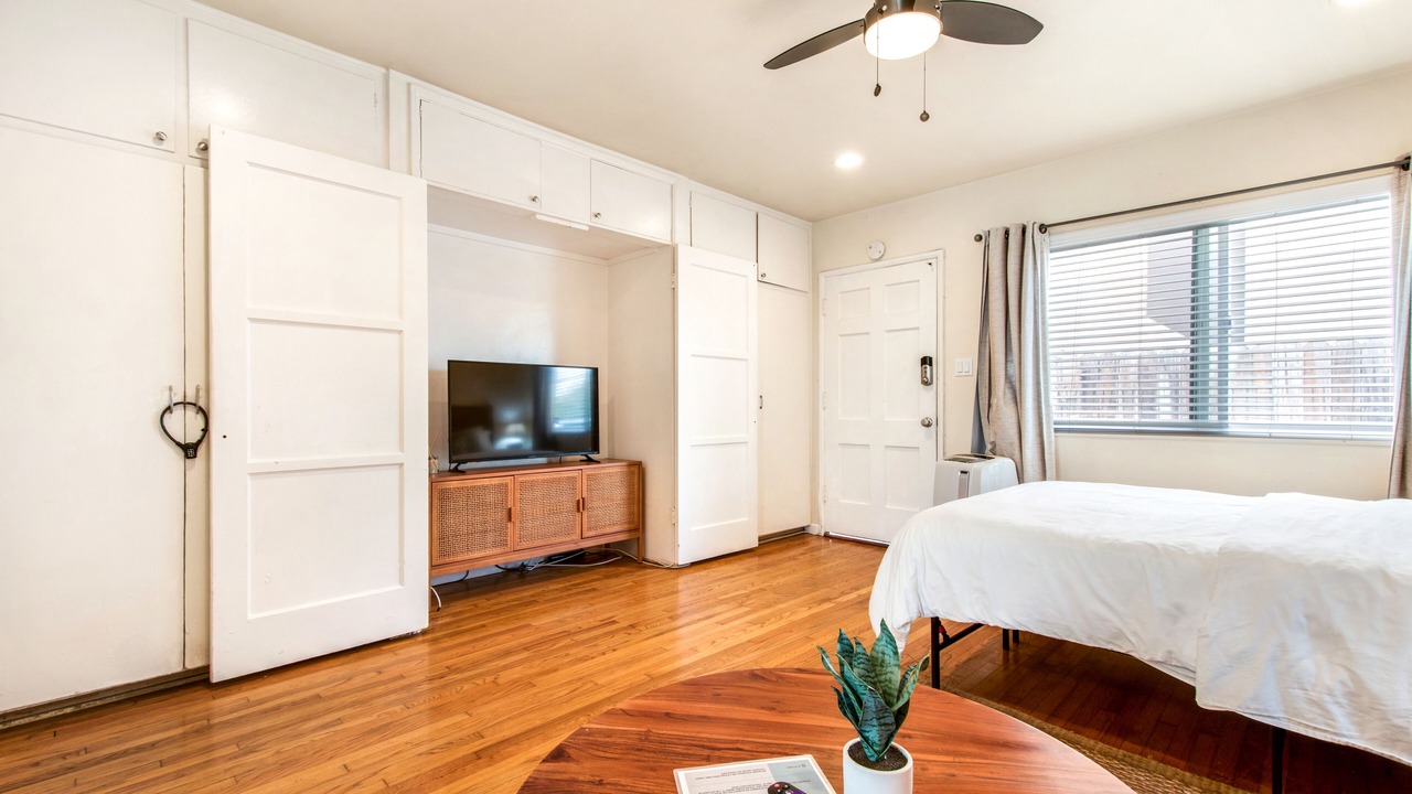 Photo of Bedroom in Belmont Shore