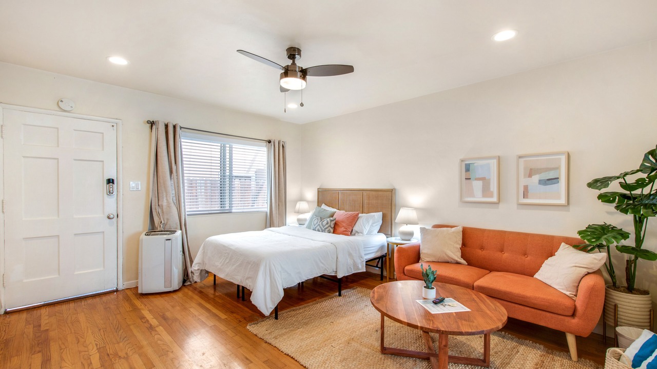 Photo of Bedroom in Belmont Shore