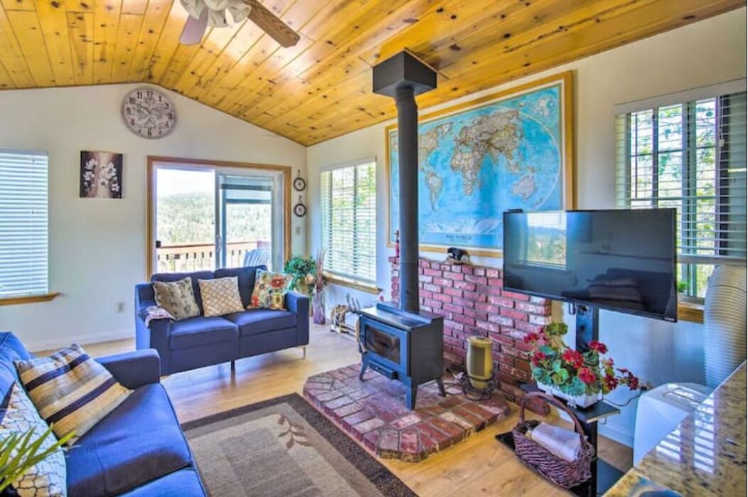 Photo of Livingroom in Arrowbear Lake