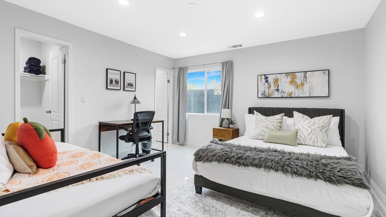 Photo of Bedroom in Midway City