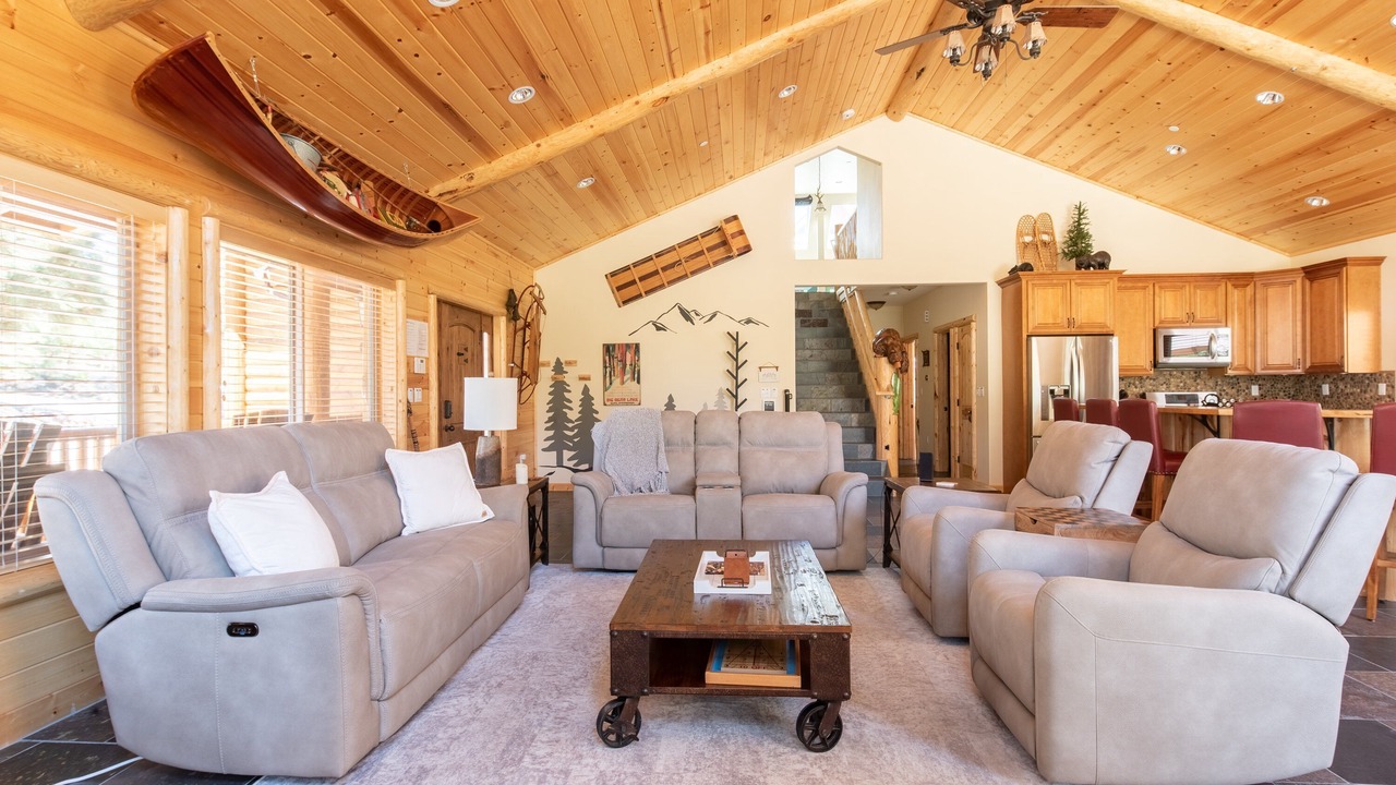 Photo of Livingroom in Eagle Mountain Estates