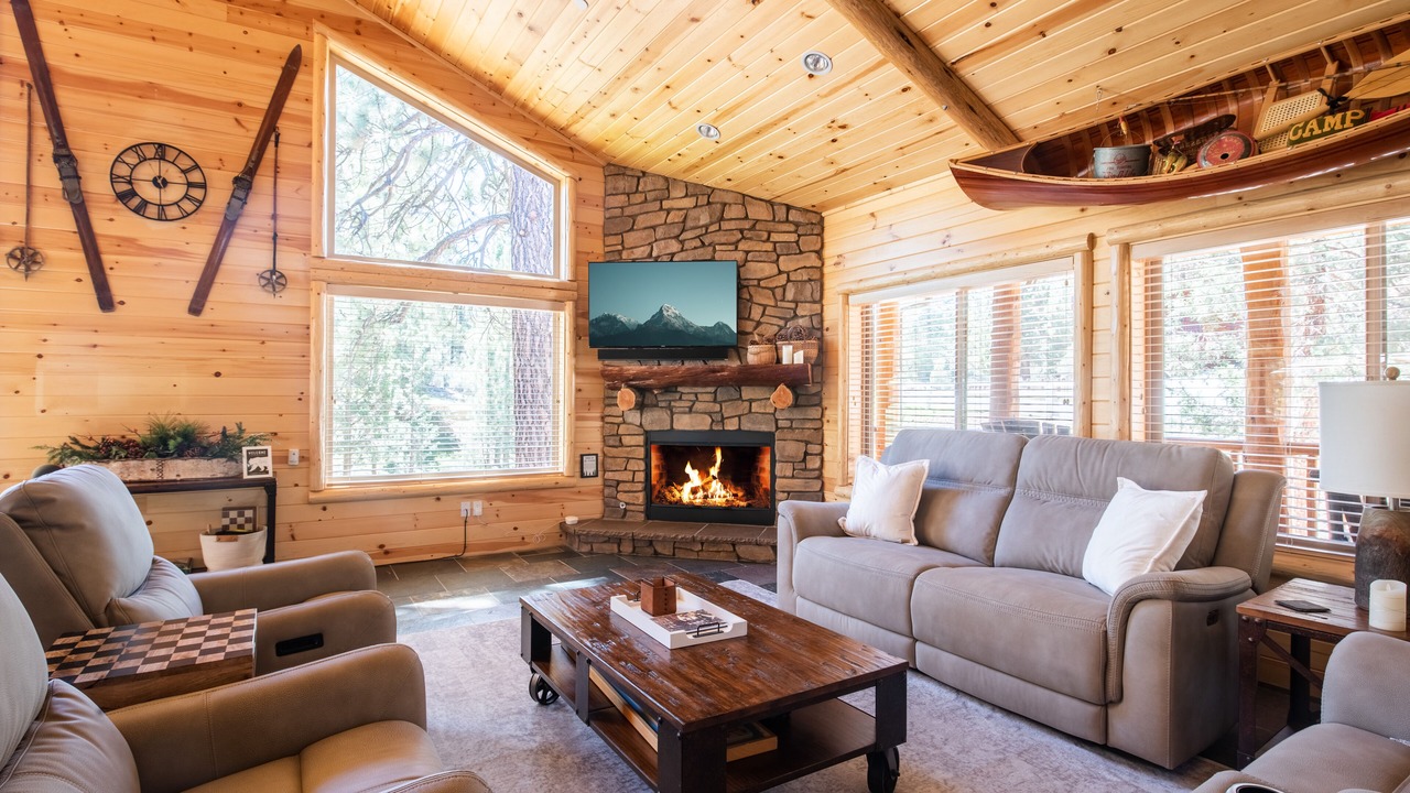 Photo of Livingroom in Eagle Mountain Estates