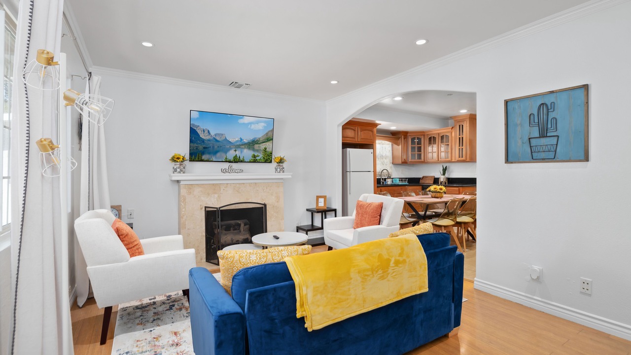 Photo of Livingroom in Mid Central