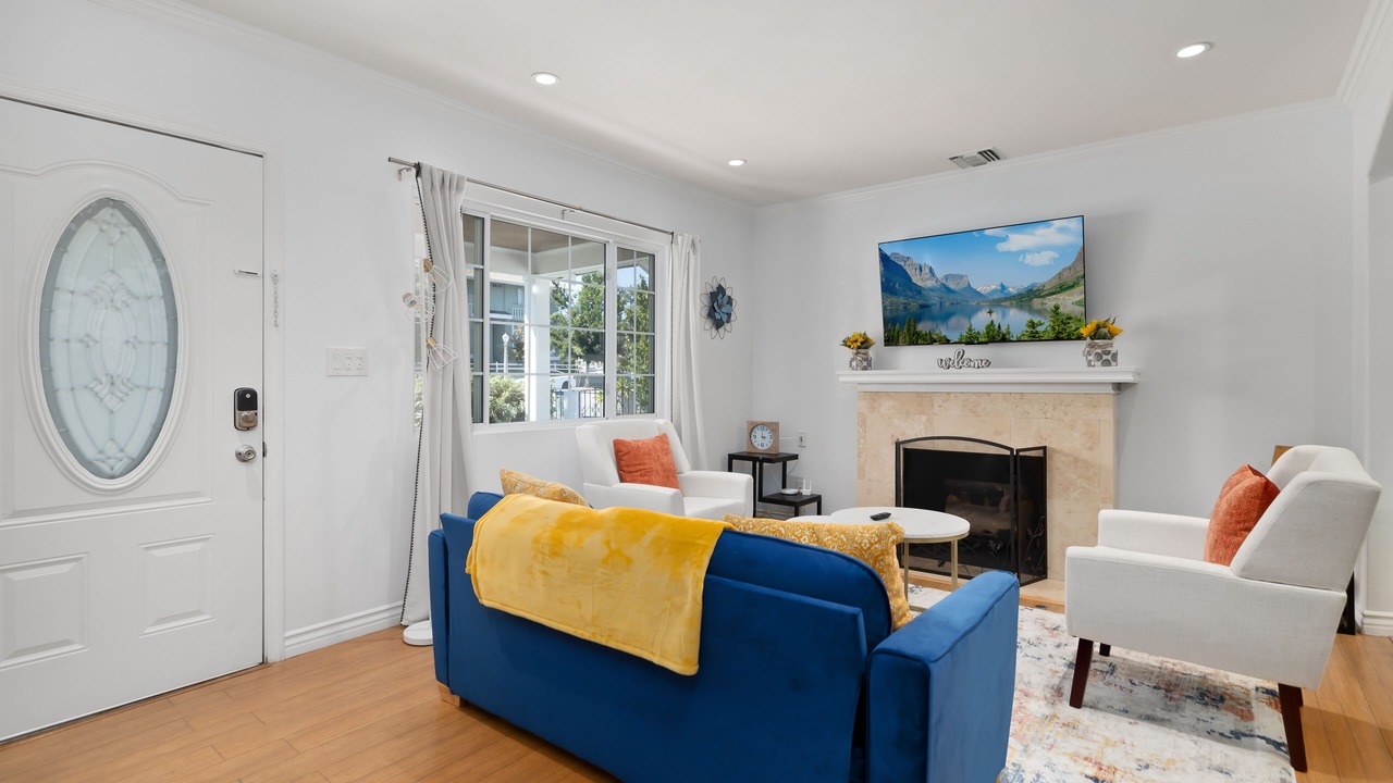 Photo of Livingroom in Mid Central
