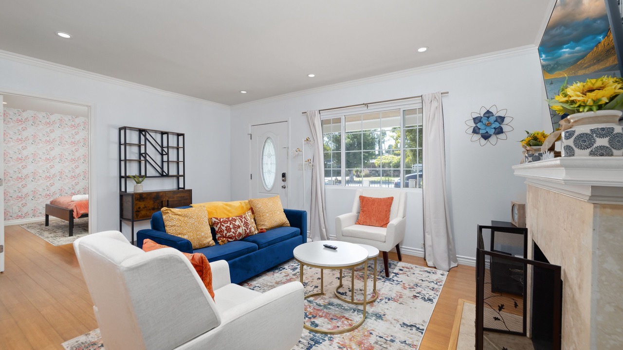 Photo of Livingroom in Mid Central