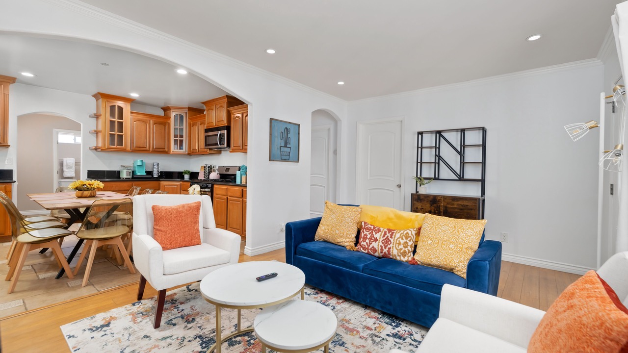 Photo of Livingroom in Mid Central