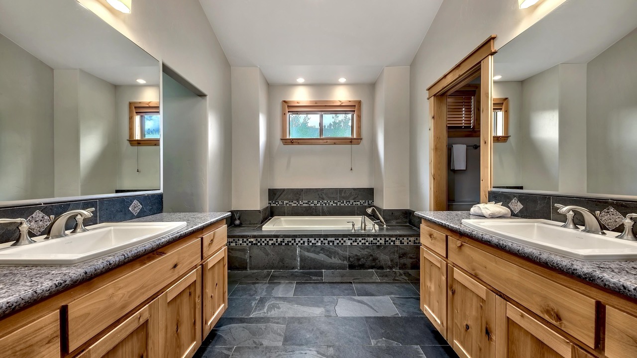Photo of Bathroom in Mountain View Estates