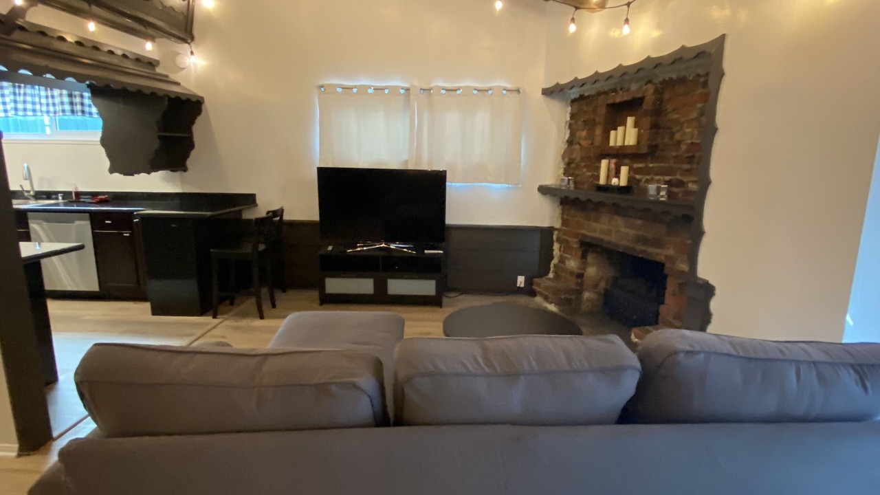 Photo of Livingroom in Burbank