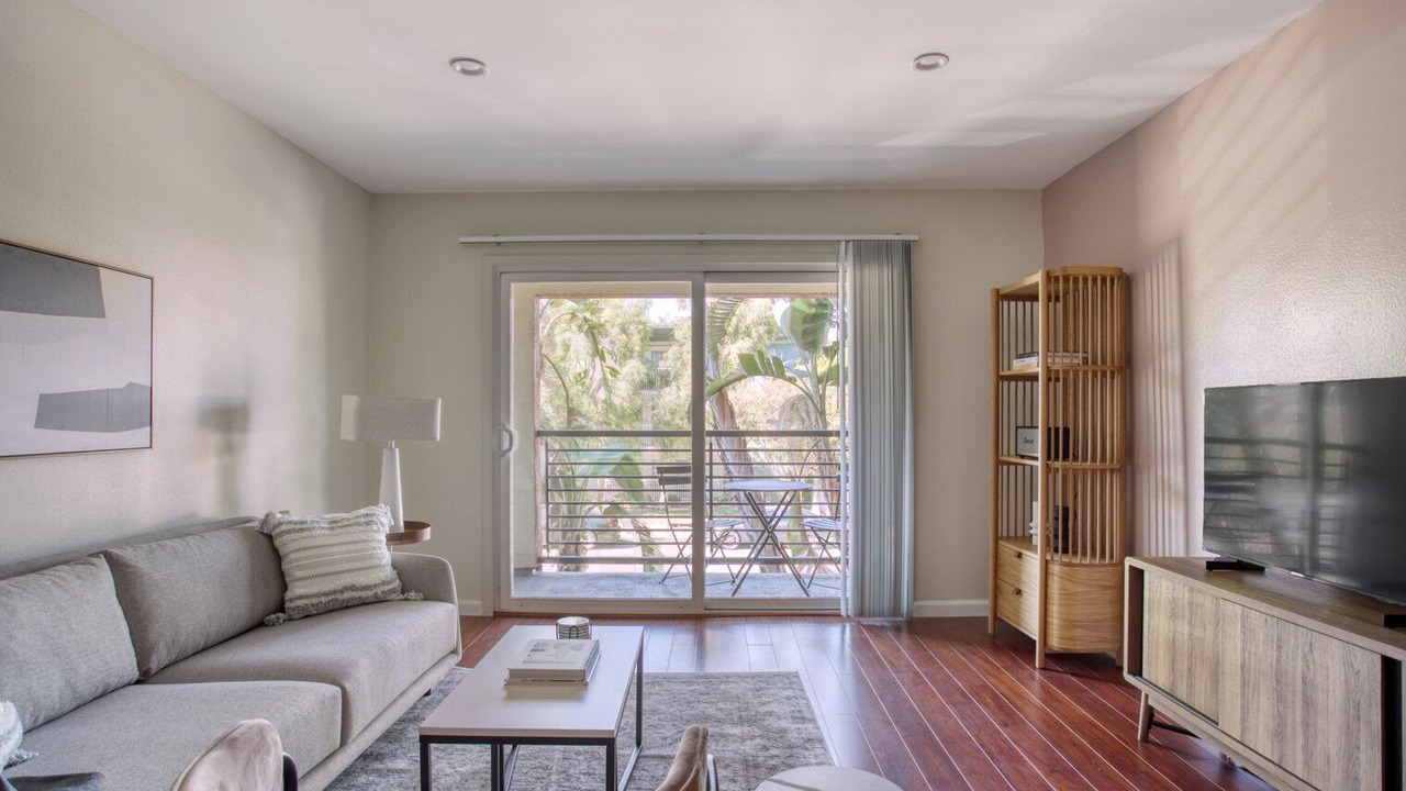 Photo of Livingroom in Woodland Hills